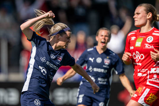 FC Rosengårds Olivia Schough jublar