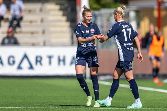 FC Rosengårds Emma Berglund och Caroline Seger
