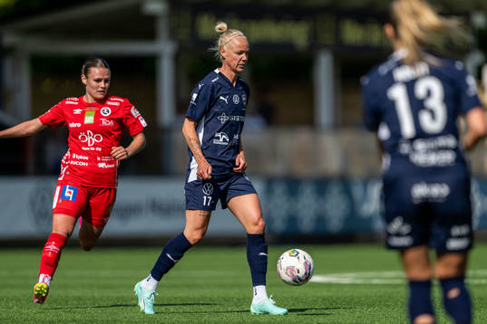FC Rosengårds Caroline Seger och Örebros Emilia Pelgander