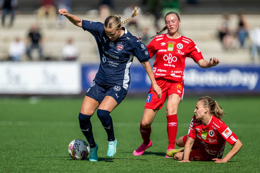 FC Rosengårds Ria Noora Minerva Öling och Örebros