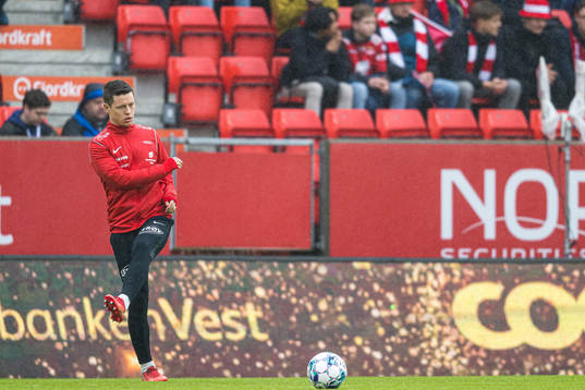 Mathias Rasmussen of Brann warms up