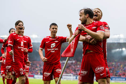 Bläddra bland fler bilder av Football, Eliteserien, Brann - Rosenborg