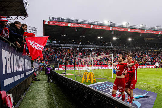 Bård Finne of Brann celebrates