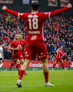 Bård Finne of Brann celebrates