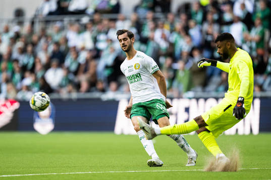 Hammarbys Adi Nalic och Värnamos Jonathan Ursin Rasheed