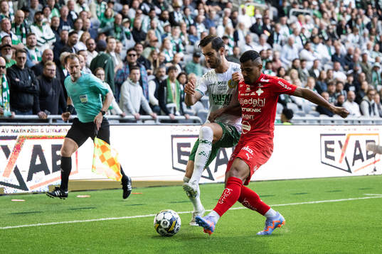 Hammarbys Adi Nalic och Värnamos Wenderson Oliveira do