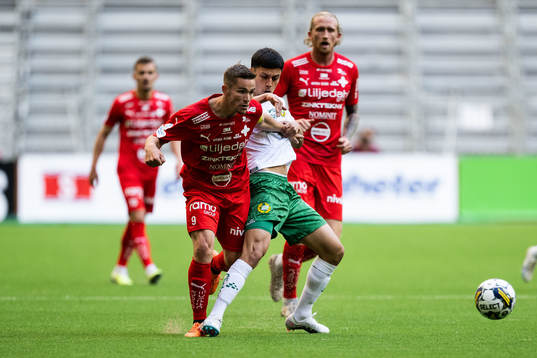 Värnamos Oscar Johansson och Hammarbys Alper Demirol