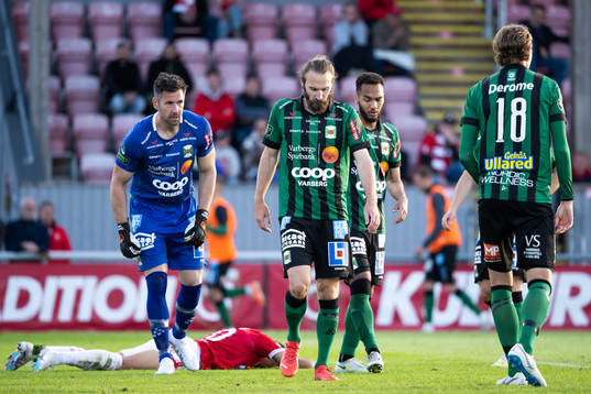 Varbergs målvakt Stojan Lukic och Vinicius Nogueira de
