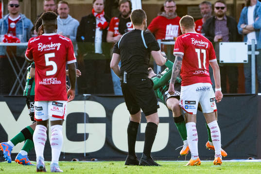 Varbergs Oliver Alfonsi och Degerfors Christos Gravius