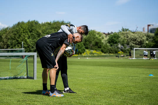 AIKs assisterande tränare Mesut Meral och Alexander