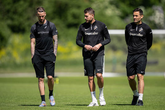 AIKs Alexander Milosevic, målvakt Kristoffer Nordfeldt och