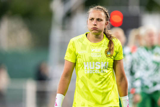 Hammarbys målvakt Anna Tamminen deppar