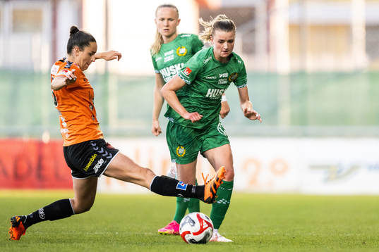 Kristianstads Evelyne Viens och Hammarbys Thea Sørbo