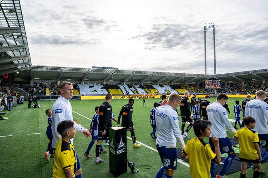 Häckens spelare och tifo