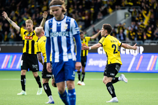 Häckens Lars Olden Larsen jublar