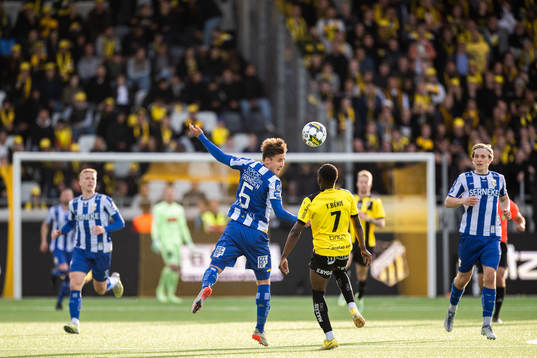 IFK Göteborgs Anders Trondsen och Häckens Benie Adama