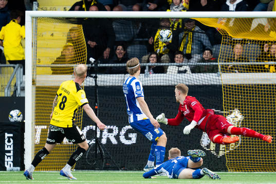 Häckens Mikkel Rygaard Jensen gör 2-1 bakom IFK