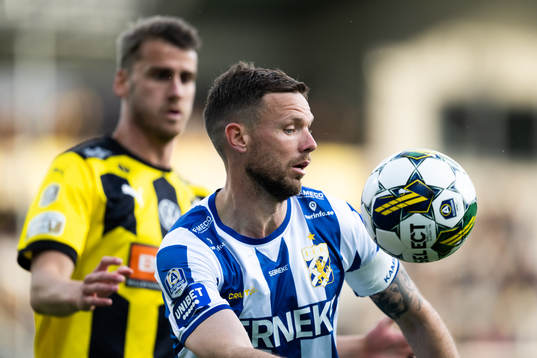 Häckens Johan Hammar och IFK Göteborgs Marcus Berg