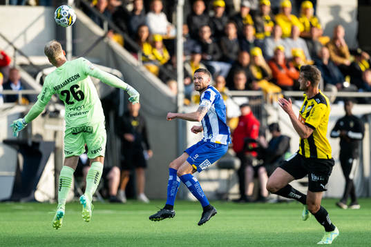 Häckens målvakt Peter Abrahamsson och Johan Hammar mot