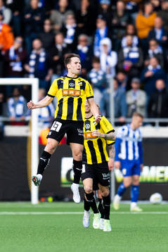 Häckens Lars Olden Larsen jublar