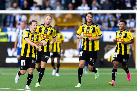 Häckens Lars Olden Larsen jublar