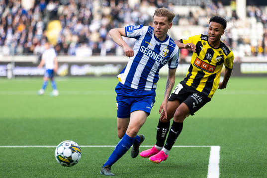 IFK Göteborgs Elias Hagen och Häckens Momodou Lamin Sonko