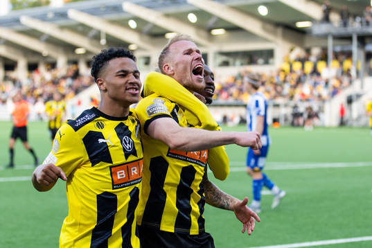 Häckens Momodou Lamin Sonko och Mikkel Rygaard Jensen
