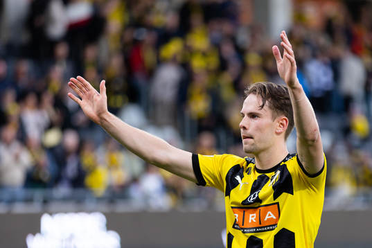 Häckens Lars Olden Larsen jublar