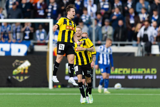 Häckens Lars Olden Larsen jublar