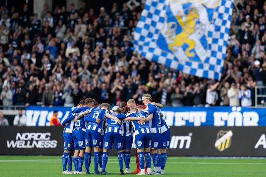 IFK Göteborgs spelare samlade innan fotbollsmatchen i