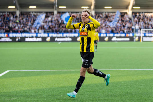 Häckens Pontus Dahbo jublar
