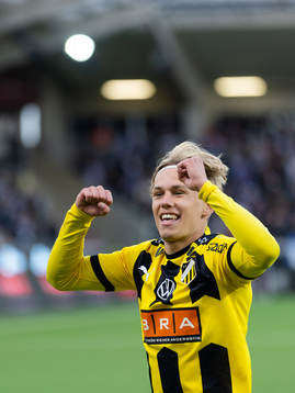 Häckens Pontus Dahbo jublar