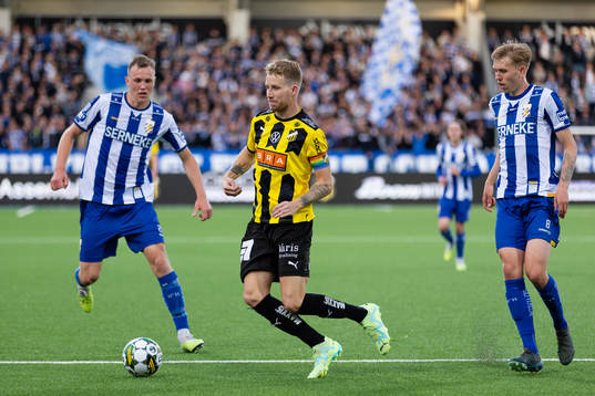 IFK Göteborgs Adam Carlén och Elias Hagen mot Häckens