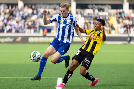 IFK Göteborgs Elias Hagen och Häckens Momodou Lamin Sonko