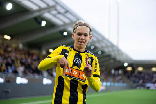 Häckens Pontus Dahbo jublar