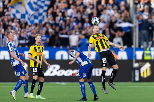 IFK Göteborgs Adam Carlén och Marcus Berg mot Häckens