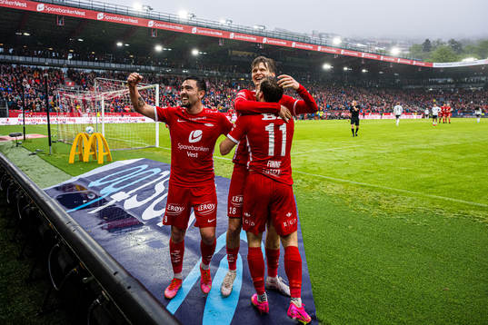 Bård Finne of Brann celebrates with Niklas Castro and