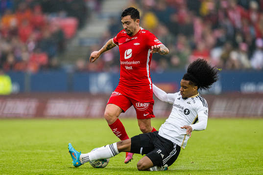 Niklas Castro of Brann and Jayden Nelson of Rosenborg