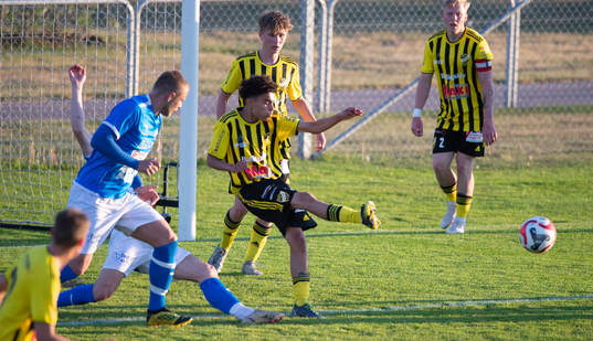 IFK Hässleholms Zeidan Sala rensar undan i matchen i DM