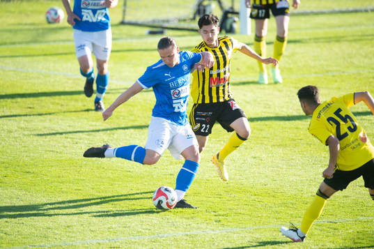 Bjärnums Hugo Svensson och IFK Hässleholms Alireza Nazari