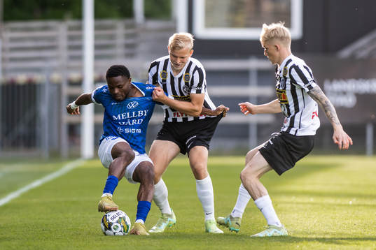 Trelleborgs Henry Offia mot Landskronas Johan Rapp och