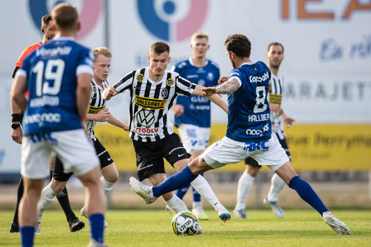 Landskronas Robin Dzabic och Trelleborgs Herman Hallberg