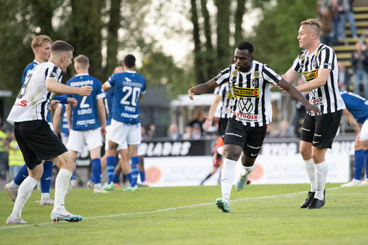 Landskronas Kofi Asare jublar