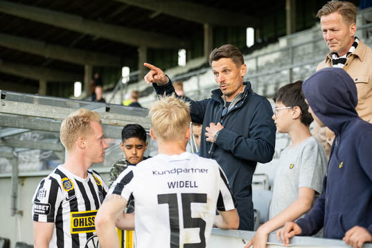 Markus Rosenberg och Landskronas David Edvardsson och