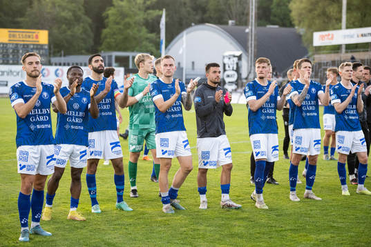 Trelleborgs spelare tackar publike jublar slutsignalen