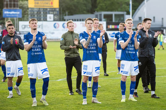Trelleborgs spelare tackar publike jublar slutsignalen