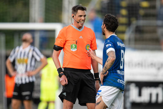 Domare Magnus Lindgren och Trelleborgs Herman Hallberg