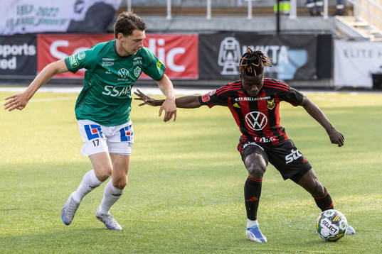 Brages Pontus Jonsson och Östersunds Yannick Armel