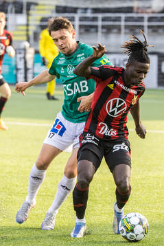 Brages Pontus Jonsson och Östersunds Yannick Armel