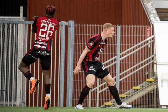 Östersunds Malcolm Stolt jubel